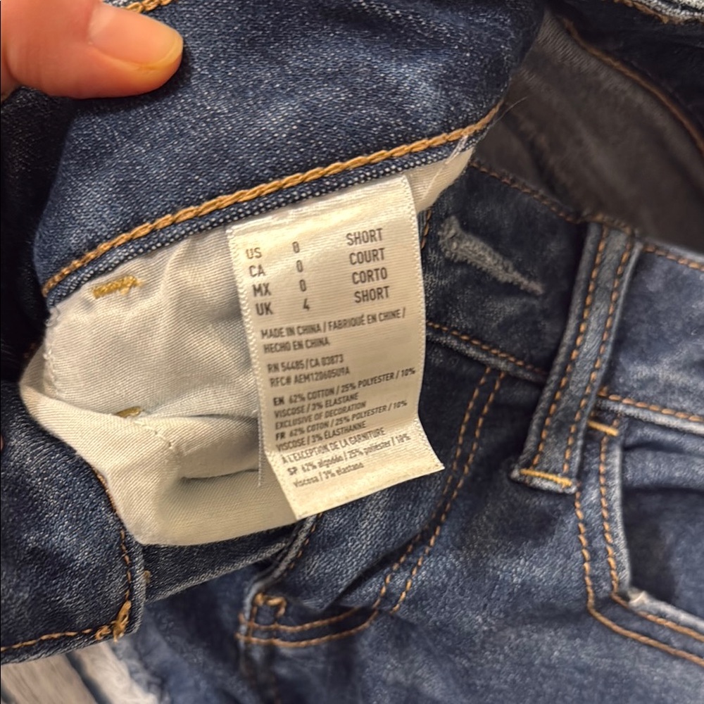 American Eagle Jeans with rips - Picture 2 of 3